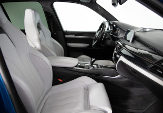 Подержанный автомобиль BMW X5 M 2017 года (12 фото)