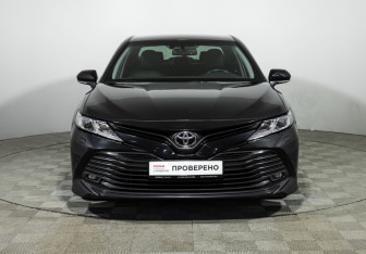 Подержанный автомобиль Toyota Camry Sedan 2019 года (2 фото)