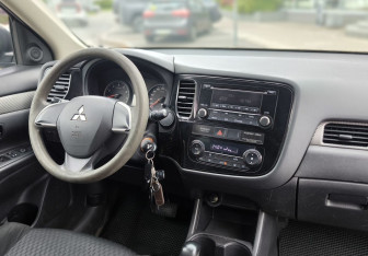 Подержанный автомобиль Mitsubishi Outlander 2013 года (12 фото)