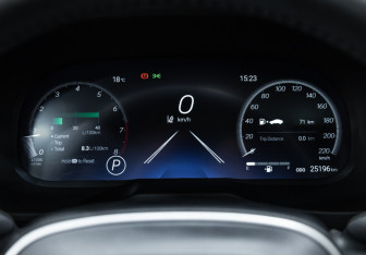 Подержанный автомобиль Toyota RAV4 2025 года (15 фото)