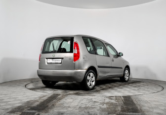 Подержанный автомобиль Skoda Roomster 2008 года (5 фото)