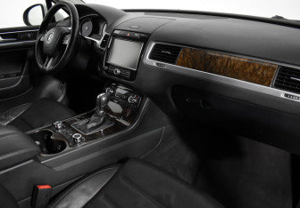 Подержанный автомобиль Volkswagen Touareg 2012 года (14 фото)