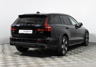 Подержанный автомобиль Volvo V60 Cross Country 2021 года (5 фото)
