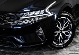 Подержанный автомобиль Kia K5 2021 года (2 фото)