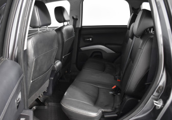 Подержанный автомобиль Mitsubishi Outlander 2012 года (12 фото)