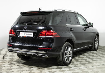 Подержанный автомобиль Mercedes-Benz GLE 2017 года (5 фото)