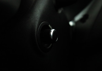 Подержанный автомобиль Jaguar XE 2015 года (23 фото)