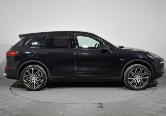 Подержанный автомобиль Porsche Cayenne 2015 года (4 фото)