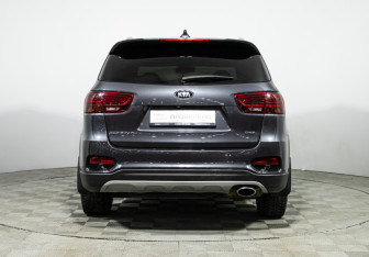 Подержанный автомобиль Kia Sorento 2019 года (6 фото)