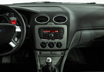 Подержанный автомобиль Ford Focus Sedan 2010 года (14 фото)