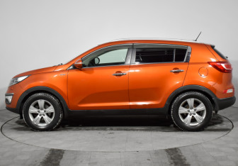 Подержанный автомобиль Kia Sportage 2011 года (8 фото)