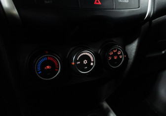 Подержанный автомобиль Mitsubishi ASX 2013 года (15 фото)