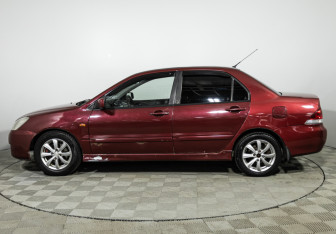 Подержанный автомобиль Mitsubishi Lancer Sedan 2005 года (8 фото)