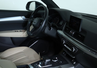 Подержанный автомобиль Audi Q5 2019 года (12 фото)