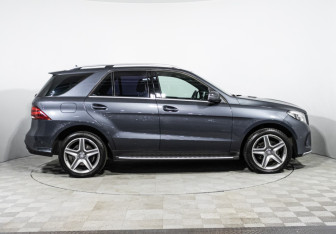Подержанный автомобиль Mercedes-Benz GLE 2016 года (4 фото)