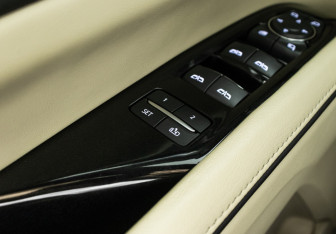 Подержанный автомобиль Cadillac Escalade Suv 2021 года (19 фото)