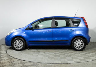 Подержанный автомобиль Nissan Note 2008 года (8 фото)