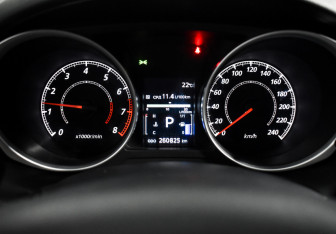 Подержанный автомобиль Mitsubishi ASX 2011 года (18 фото)