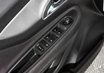 Подержанный автомобиль Opel Mokka 2013 года (10 фото)