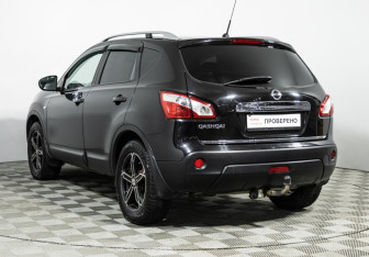 Подержанный автомобиль Nissan Qashqai 2010 года (7 фото)