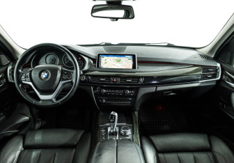 Подержанный автомобиль BMW X5 2015 года (13 фото)