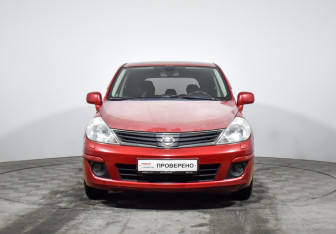 Подержанный автомобиль Nissan Tiida Hatchback 2011 года (2 фото)