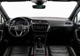 Подержанный автомобиль Volkswagen Tiguan 2021 года (12 фото)