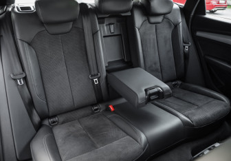 Подержанный автомобиль Audi Q5 2019 года (28 фото)