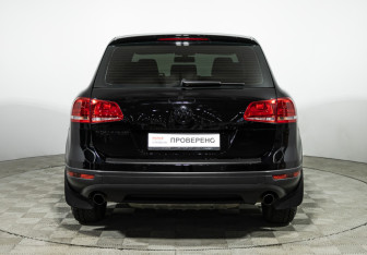 Подержанный автомобиль Volkswagen Touareg 2015 года (6 фото)