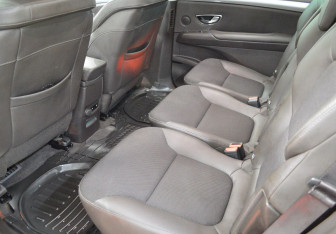 Подержанный автомобиль Renault Espace 2016 года (11 фото)