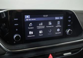 Подержанный автомобиль Hyundai Sonata 2021 года (15 фото)