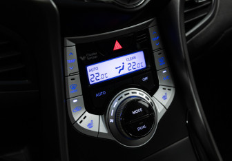 Подержанный автомобиль Hyundai Avante Sedan 2011 года (18 фото)