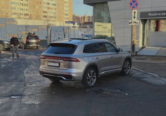 Подержанный автомобиль Geely Monjaro 2024 года (4 фото)