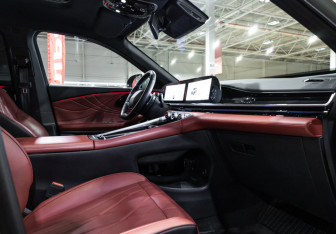 Подержанный автомобиль Exeed RX 2023 года (25 фото)