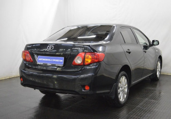 Подержанный автомобиль Toyota Corolla Sedan 2008 года (5 фото)
