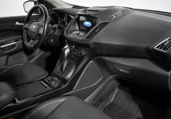 Подержанный автомобиль Ford Kuga 2017 года (14 фото)