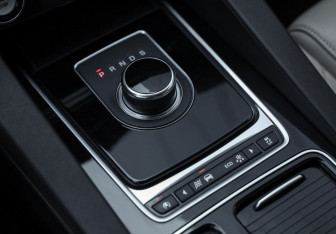 Подержанный автомобиль Jaguar F-Pace 2017 года (21 фото)