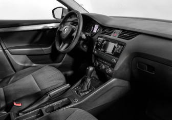 Подержанный автомобиль Skoda Octavia Liftback 2015 года (13 фото)
