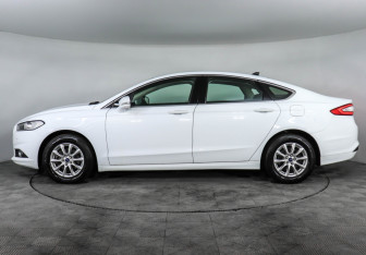 Подержанный автомобиль Ford Mondeo Sedan 2017 года (8 фото)