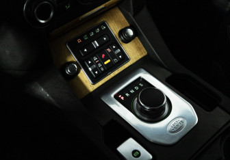 Подержанный автомобиль Land Rover Discovery 2013 года (18 фото)