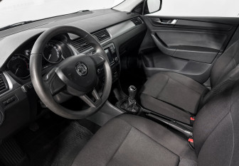 Подержанный автомобиль Skoda Rapid Liftback 2018 года (9 фото)