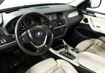 Подержанный автомобиль BMW X3 2010 года (11 фото)