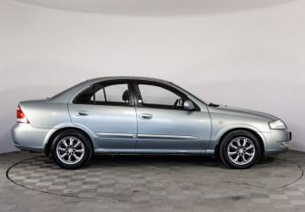 Подержанный автомобиль Nissan Almera Classic 2008 года (4 фото)