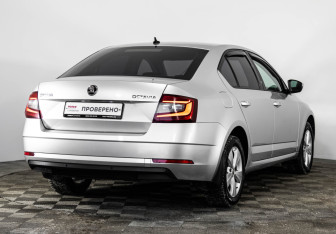 Подержанный автомобиль Skoda Octavia Liftback 2017 года (6 фото)