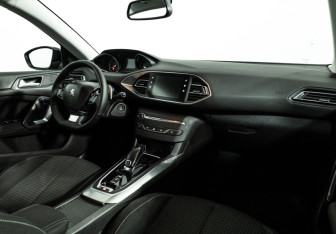 Подержанный автомобиль Peugeot 308 Wagon 2018 года (9 фото)