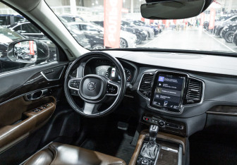 Подержанный автомобиль Volvo XC90 2018 года (18 фото)