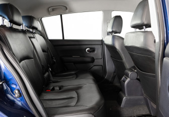 Подержанный автомобиль Nissan Tiida Hatchback 2008 года (16 фото)
