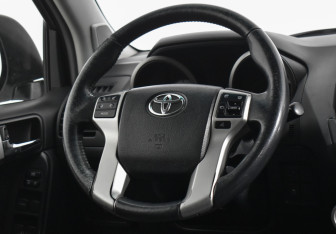 Подержанный автомобиль Toyota Land Cruiser Prado 2010 года (14 фото)