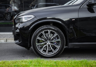 Подержанный автомобиль BMW X5 2019 года (10 фото)