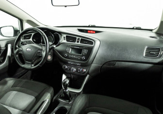 Подержанный автомобиль Kia Ceed Hatchback 2012 года (9 фото)